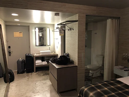 Farmer's Daughter Hotel room