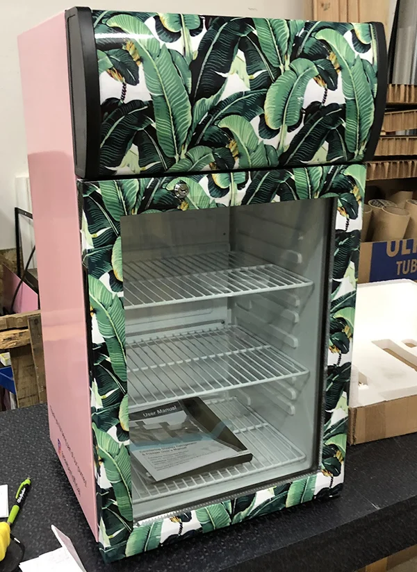 Avantco SC-40 Black Countertop Display Refrigerator with Swing Door with Wrap