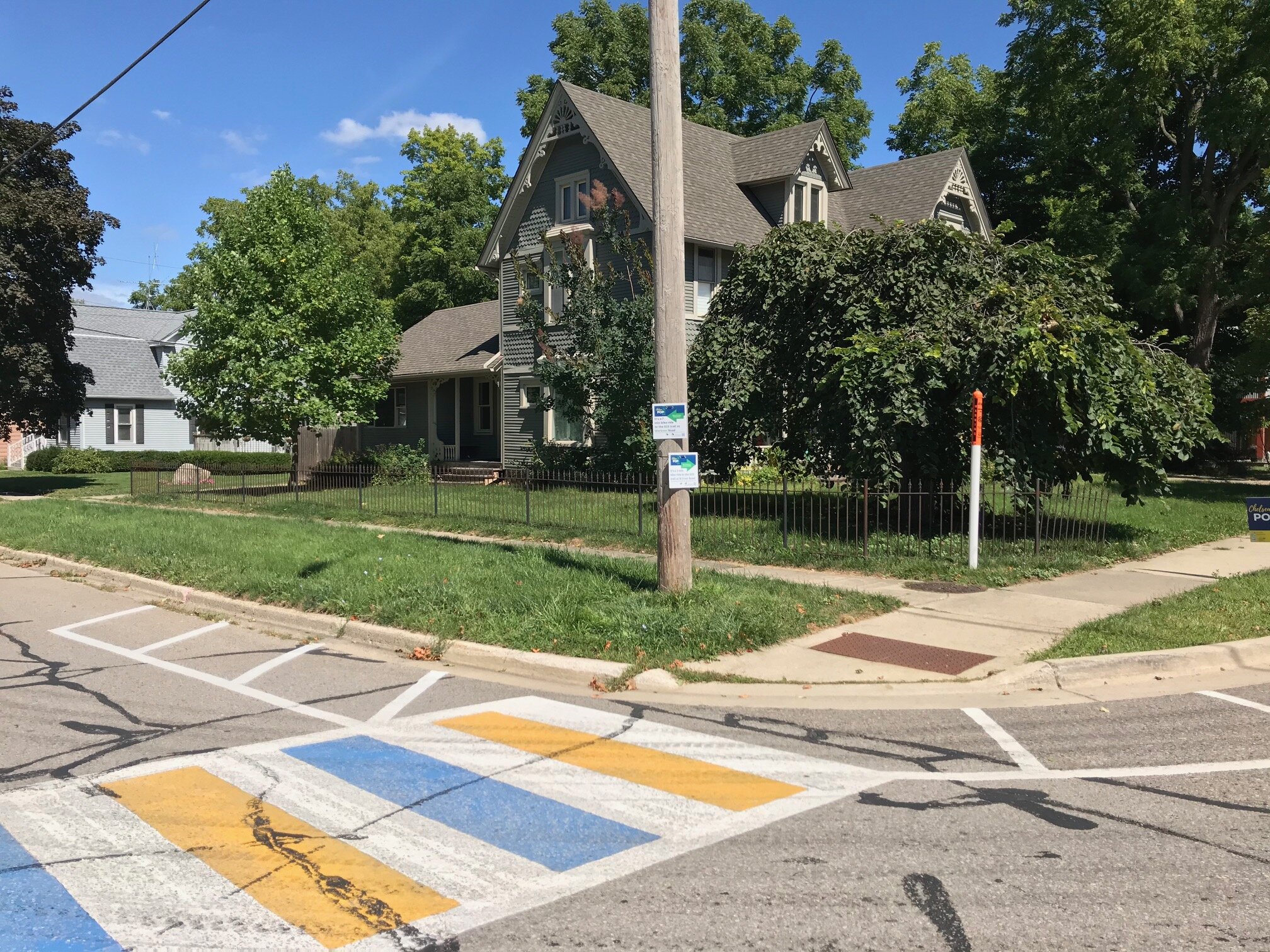  Curb extension and painted crosswalk at McKinley Street and Railroad Street. These curb extensions are meant to notify drivers they are entering a residential area and help bicyclists correctly position themselves within the roadway. 