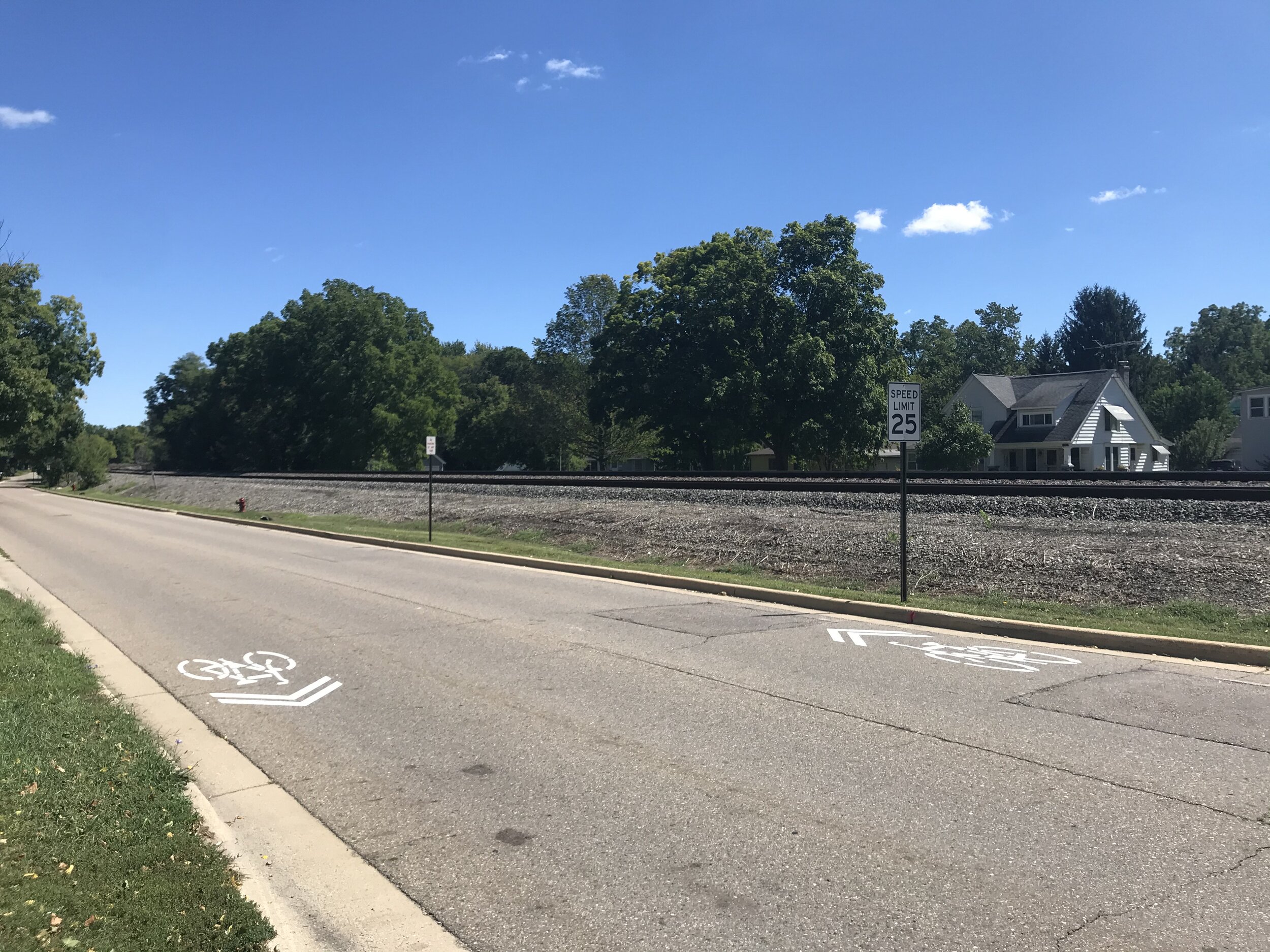  Shared lane markings along Railroad Street 