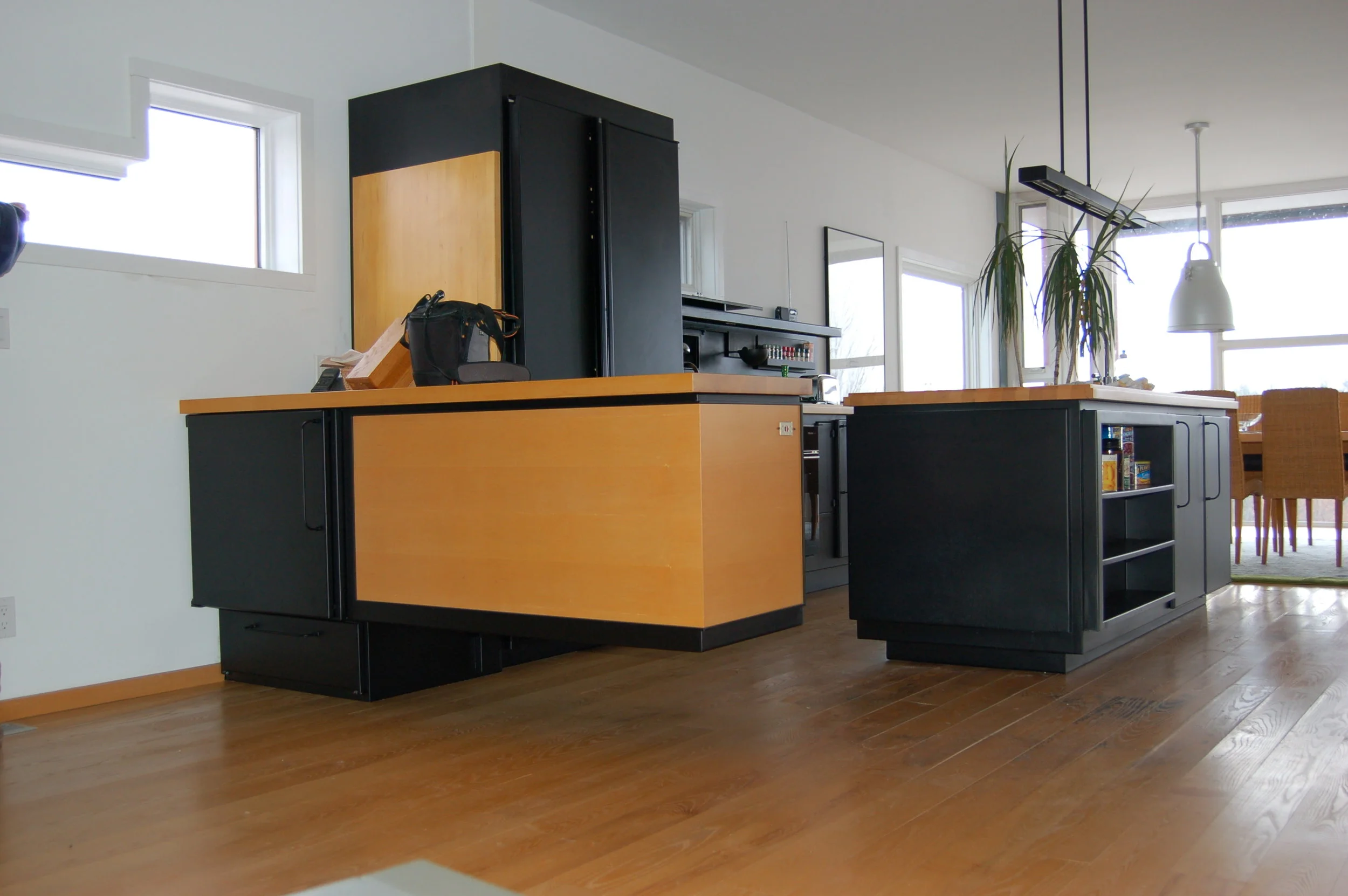 lianig kitchen.JPG