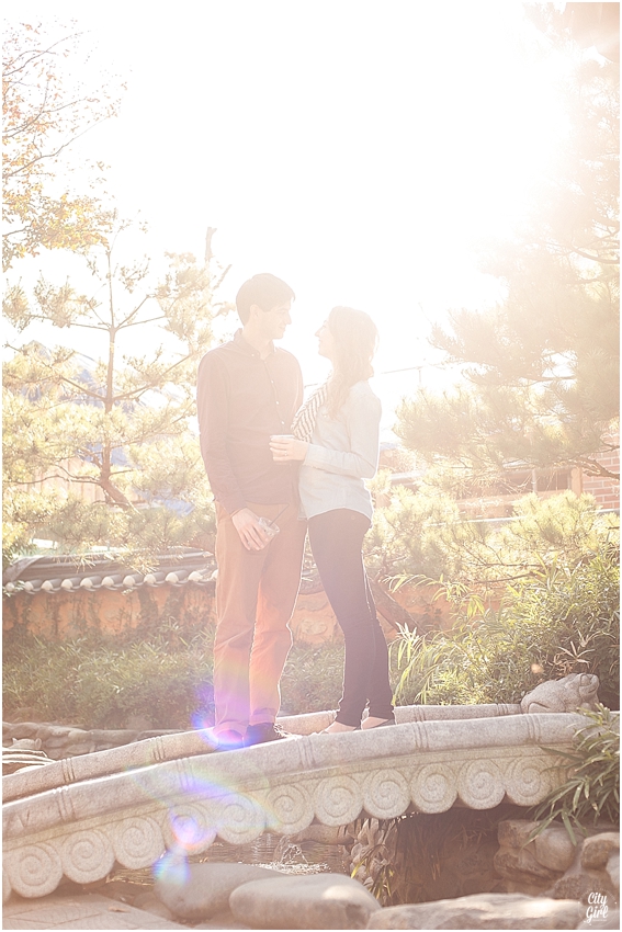 EngagementShootSouthKoreaCityGirlSearchingPhotography_0010.jpg