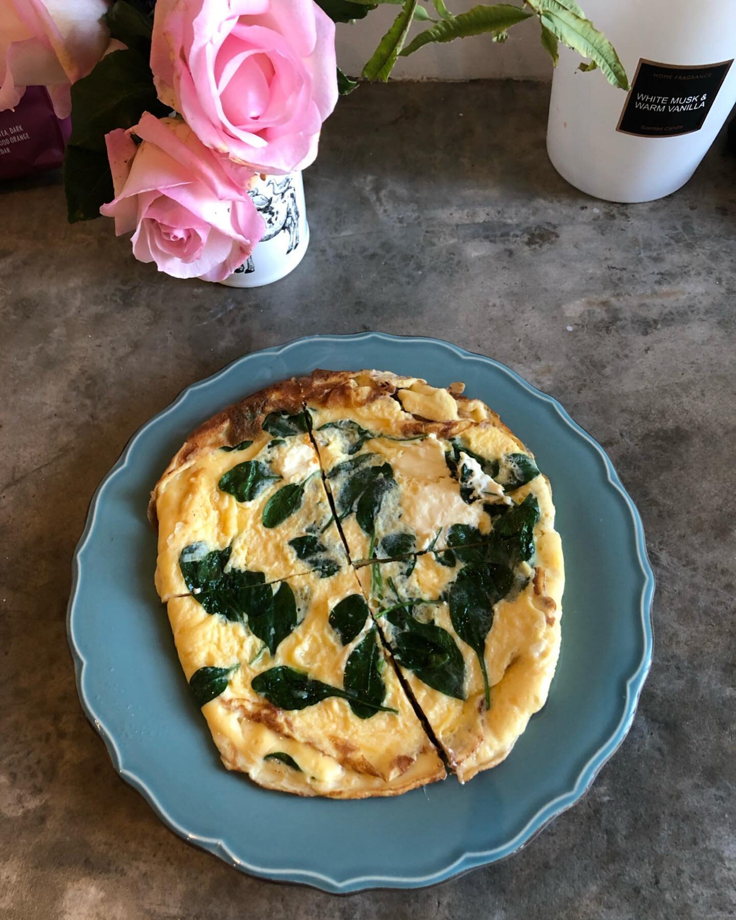 When the packet of baby spinach always seems to go off before you have time to use it all 😅
Pop it into an omelette (or add to just steamed sweet potato with a dollop of cream cheese and a small handful of raisins for an iron rich pur&eacute;e all k