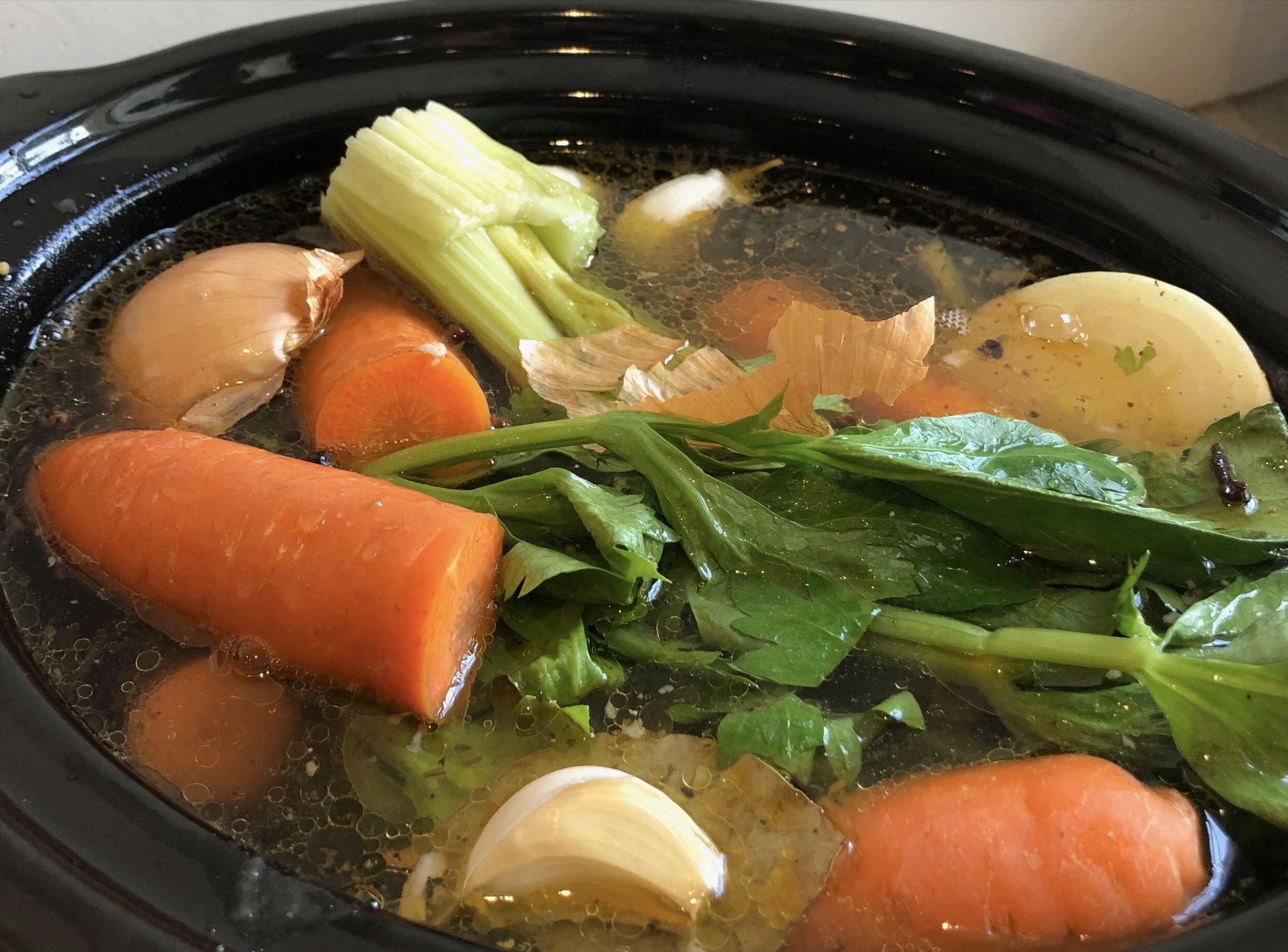 Homemade chicken broth - how to make your own nutritious chicken broth ...