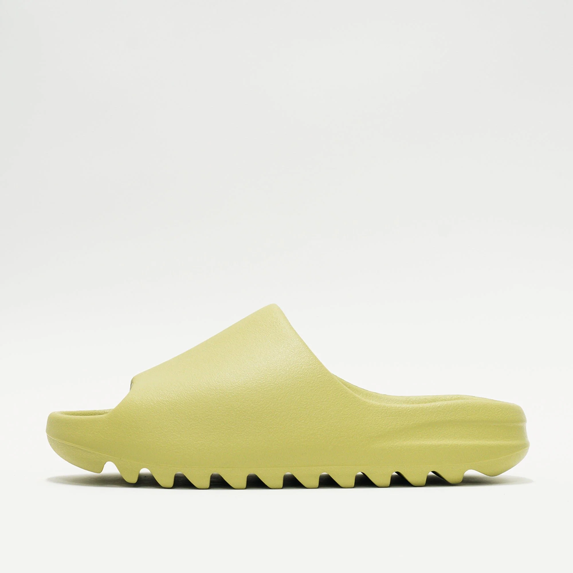 adidas Yeezy Slide 'Resin' 2022 (Size: 10)