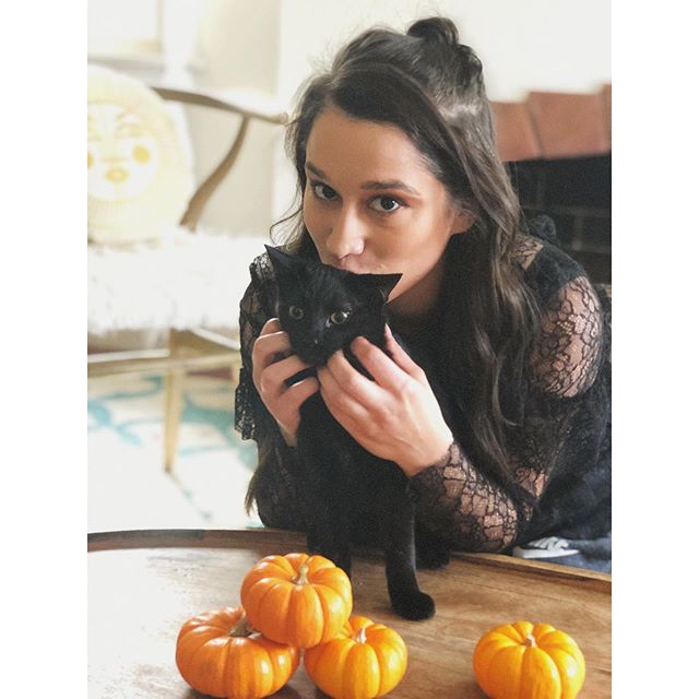 🎃Celebrating October all month long with my lil&rsquo; coven🖤of sweet black cats aka familiars🎃 This is Luna🌙 + I checking out the pumpkin patch I casually may have set up🌙
.
.
#blackcatsaregoodluck #witchy #salemandsabrina #myfamiliar #blackkit