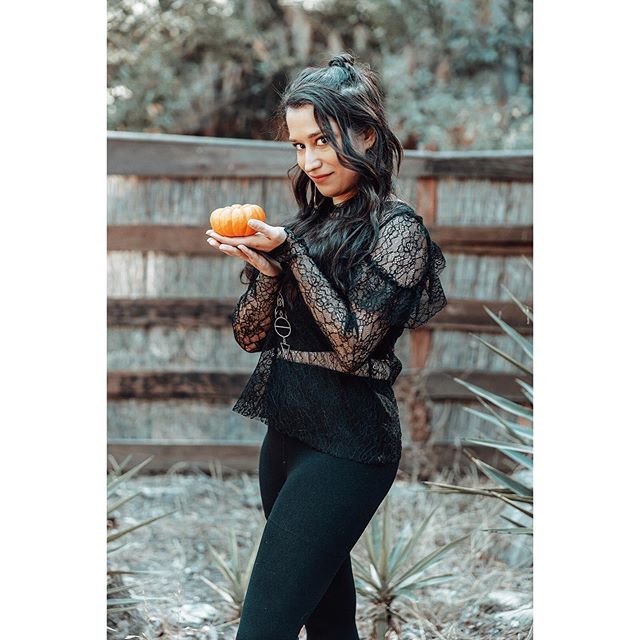 🍂Feeling those 🎃 vibes 🍂
✨What are everyone&rsquo;s fav Halloween Movies?✨Mine are
👻Hocus Pocus
🖤The Craft
🦇Teen Witch
📸 @saffelsphotography