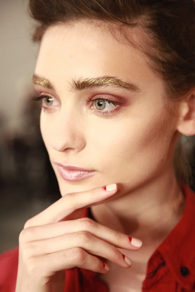 Alexandre Herchcovitch Fall 2014: For this look you will need two coats of Zoya in Cho or Chantal (depending on your skin tone) followed by Jane or Tasha. Alexandre Herchcovitch Fall 2014: Para este look necesitas dos manos de esmalte Zoya en Cho o Chantal (dependiendo del tono de tu piel) seguido de Jane o Tasha.