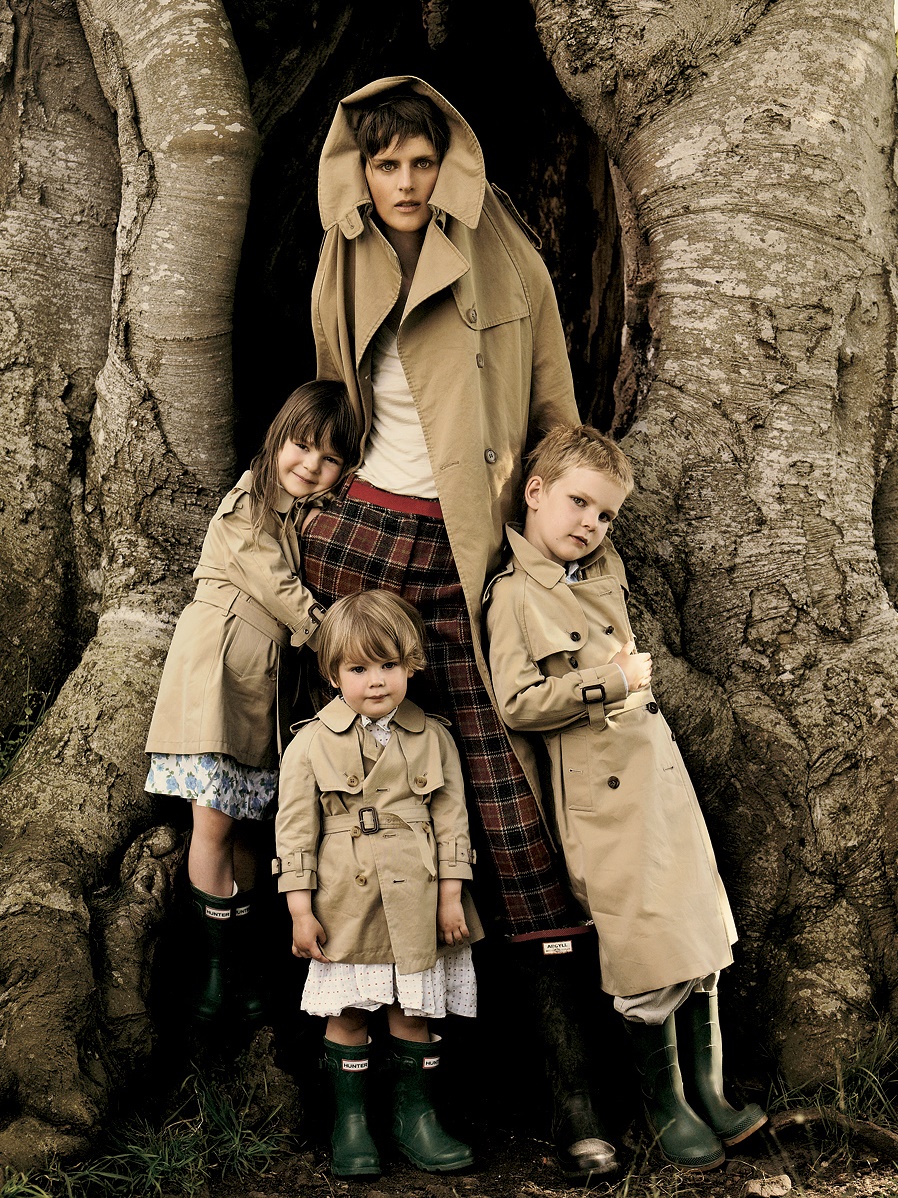 Stella Tennant & her children - Vogue, October 2005