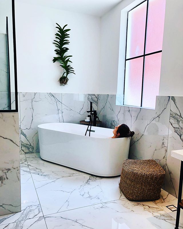#mondaymood 💆🏻&zwj;♀️
.
.
.
#monday #mood #bath #bathtub #relax #bathroom #hotelroom #design #architect #polanco #cdmx #mexicocity #mexico #ciudaddemexico #orchidhousehotels #beautifulspaces #takemeback #travel #wanderlust #photooftheday #reportist