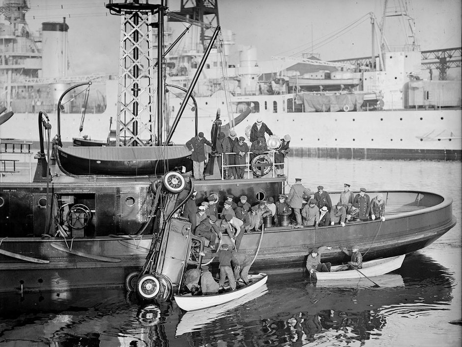 fireboat-pulls-a-car-out-of-the-fore-river-after-the-vehicle-plunged-in-the-water-drowning-three-people.jpg