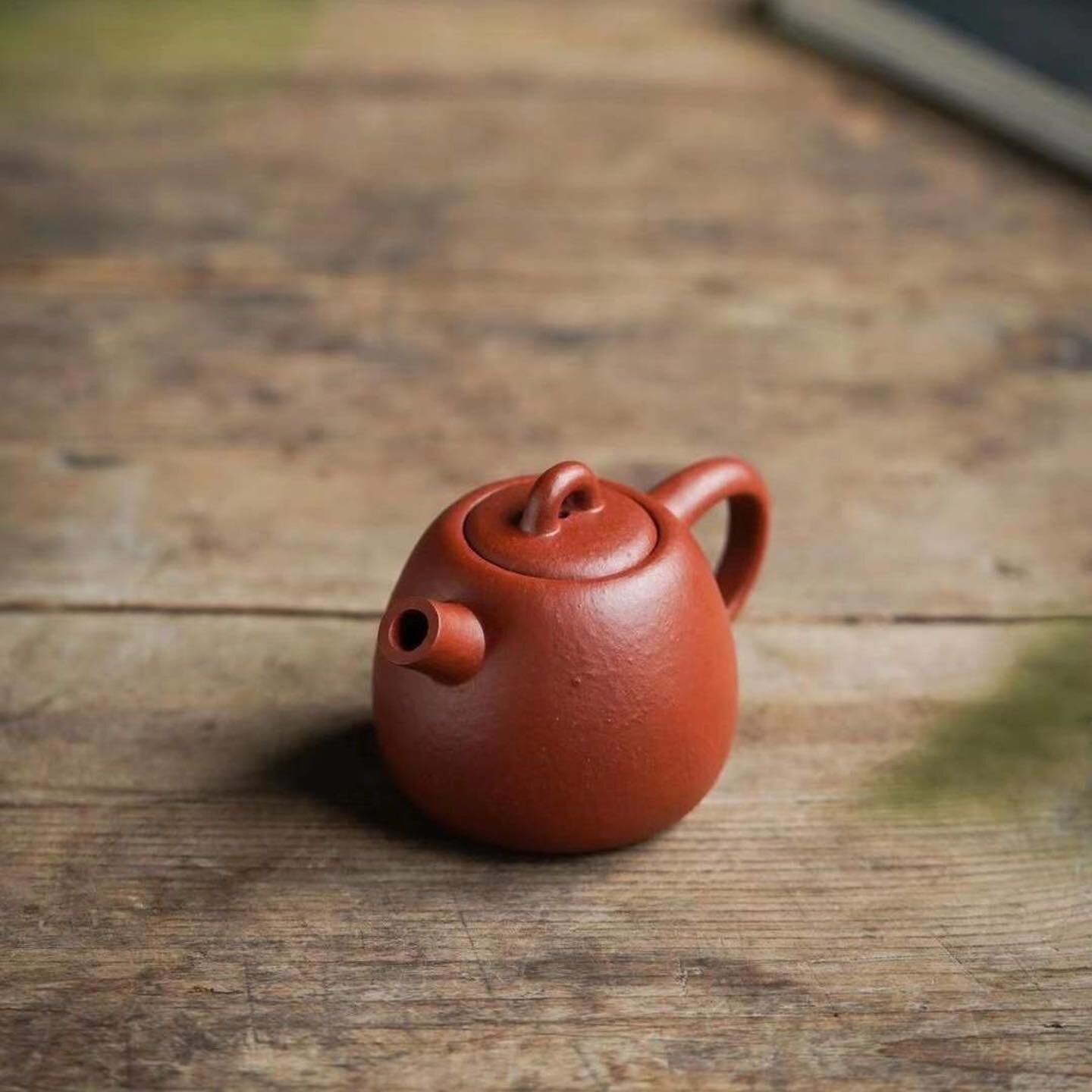 #Repost @tea_in_town
・・・
Zhu Ni Clay &ldquo;Ju Lun&rdquo; Yixing Teapot with cannon mouth.