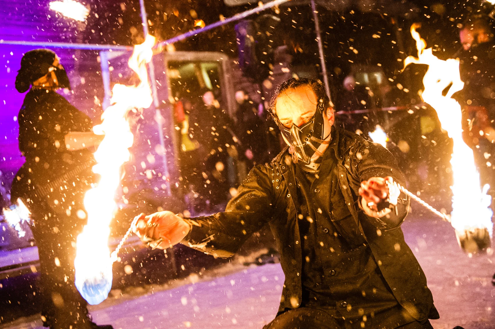 EMP med eldshow på Midvinterglöd