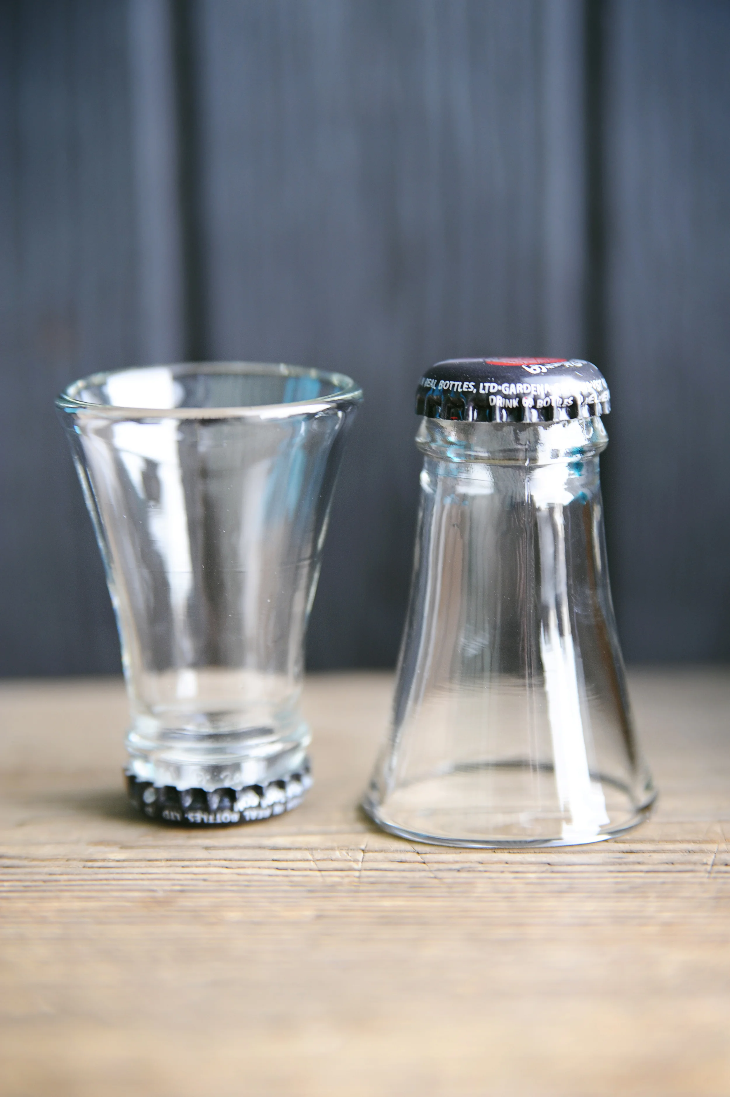 Snapsglas av glaskonstnären Anny Jernberg, Återbrukshyttan. www.aterbrukshyttan.se