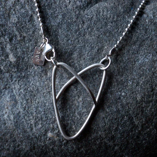Smycke, Trådhjärta, av Anna-Karin Hulling. www.hullingsilver.se