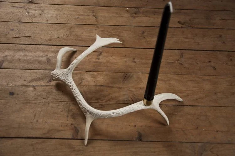 Renhornsljusstake av Petra Shara Stoor, Skulls & Bones Artwork