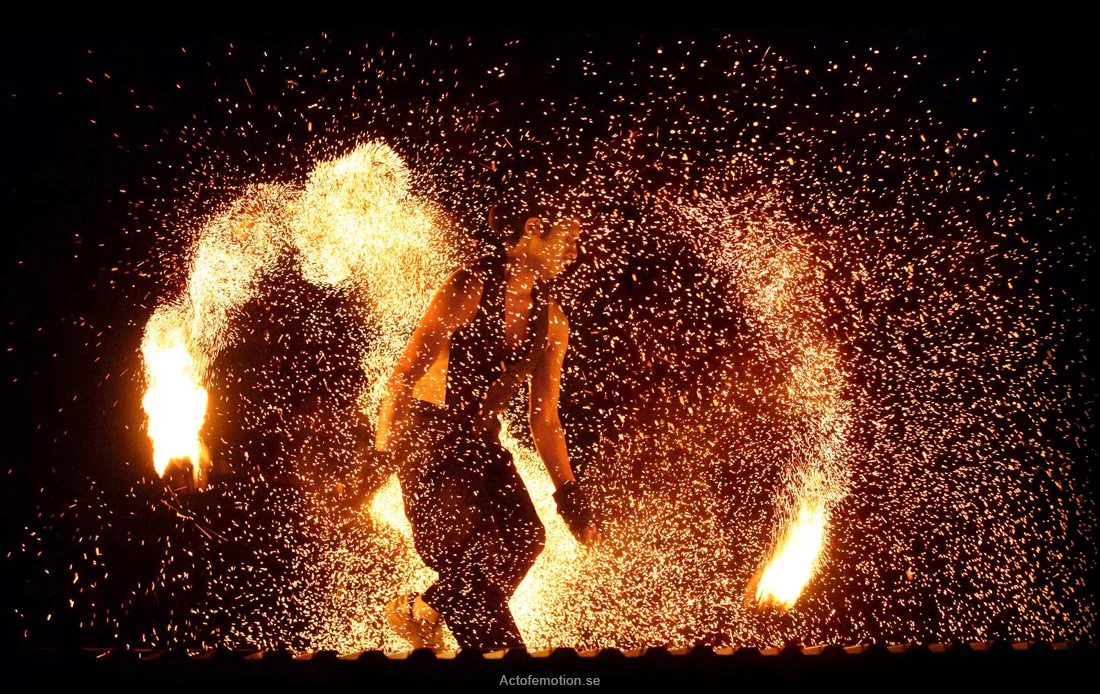 Eld & LED-show med Act of Emotion på Midvinterglöd!