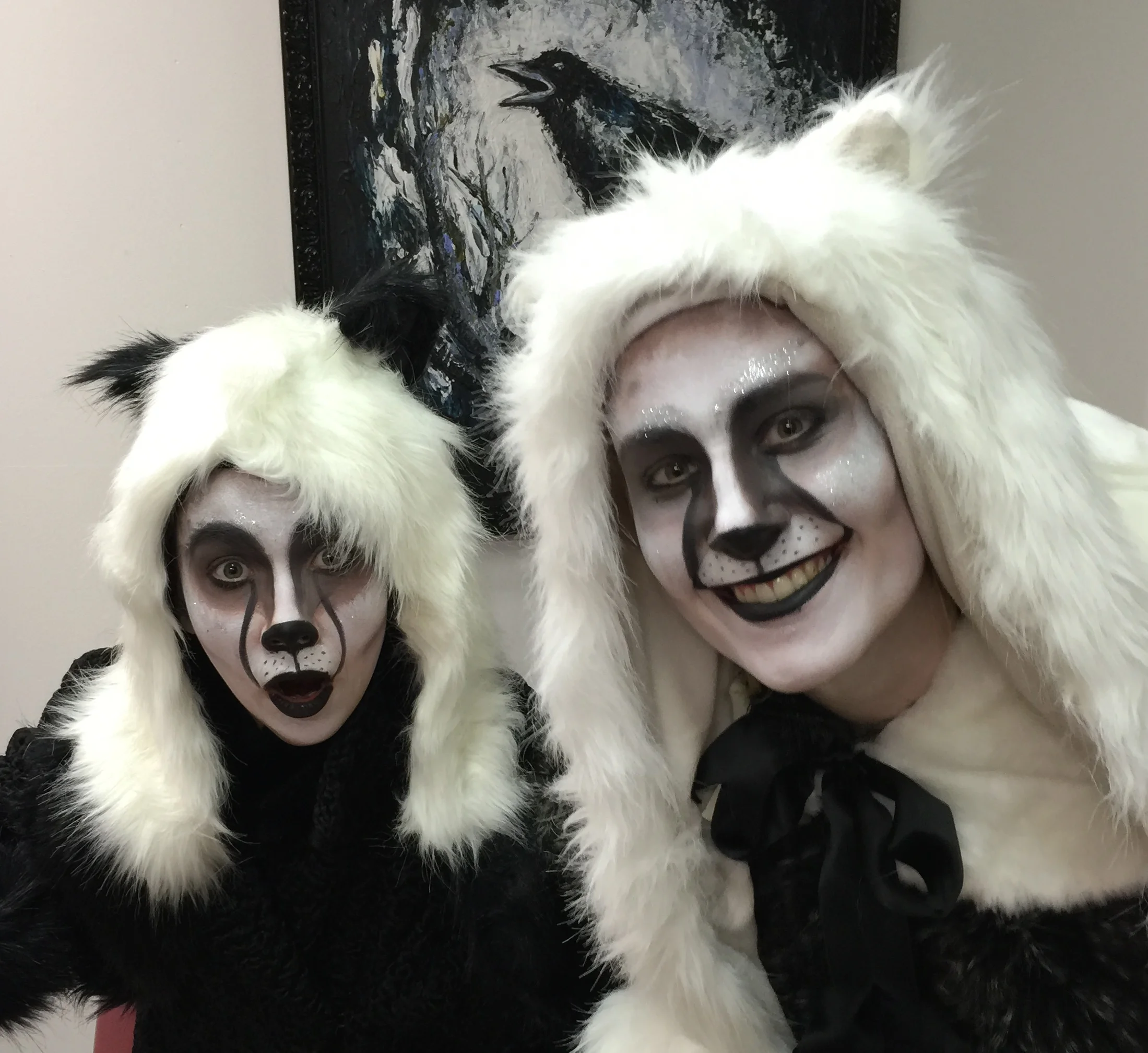 Lyckobjörnarna "Tindra" och "Gnistra" spår er framtid på Midvinterglöd!