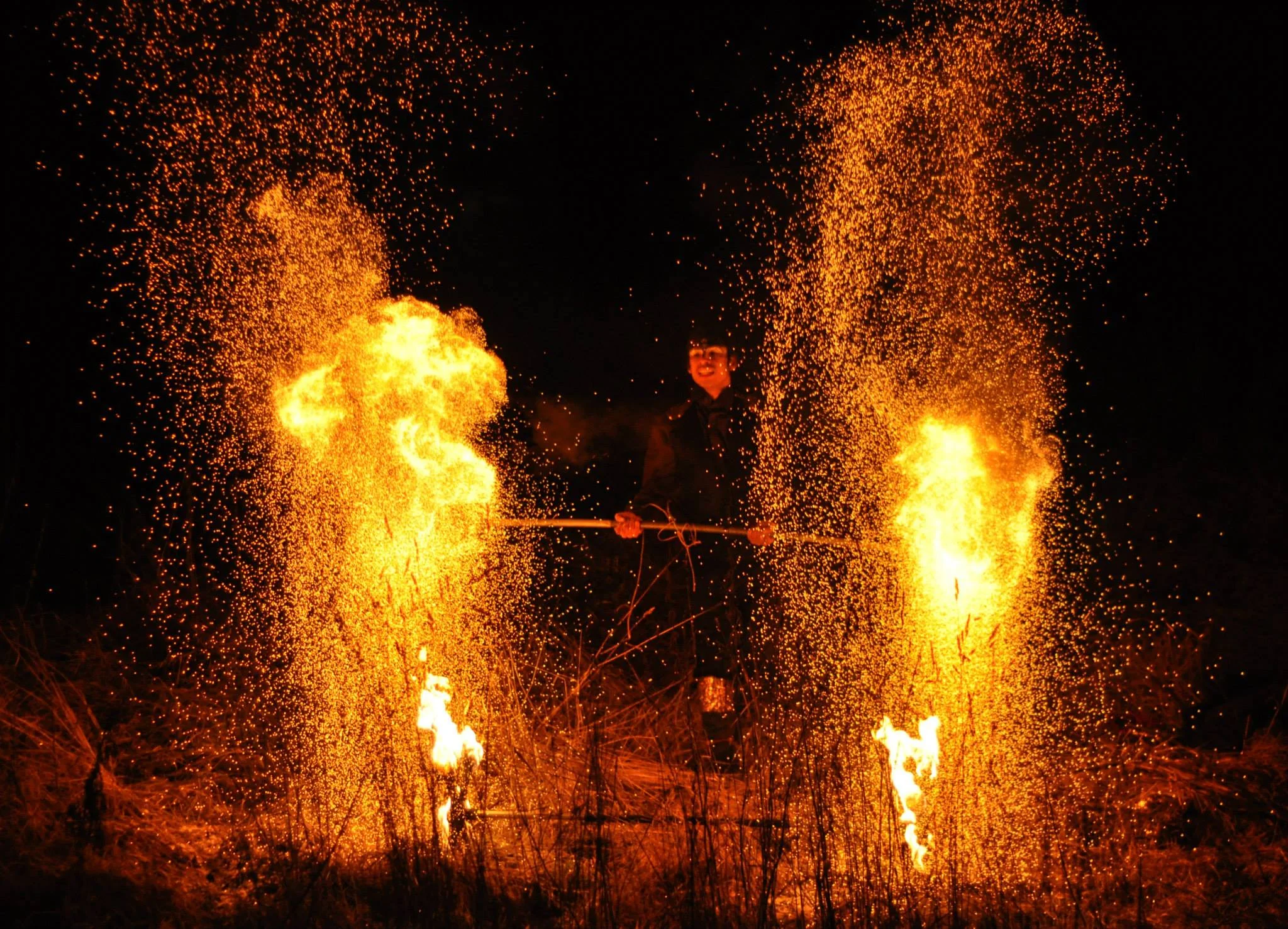 Act of Emotions glödheta eldkonst på Midvinterglöd 2015 - Fjäderfall