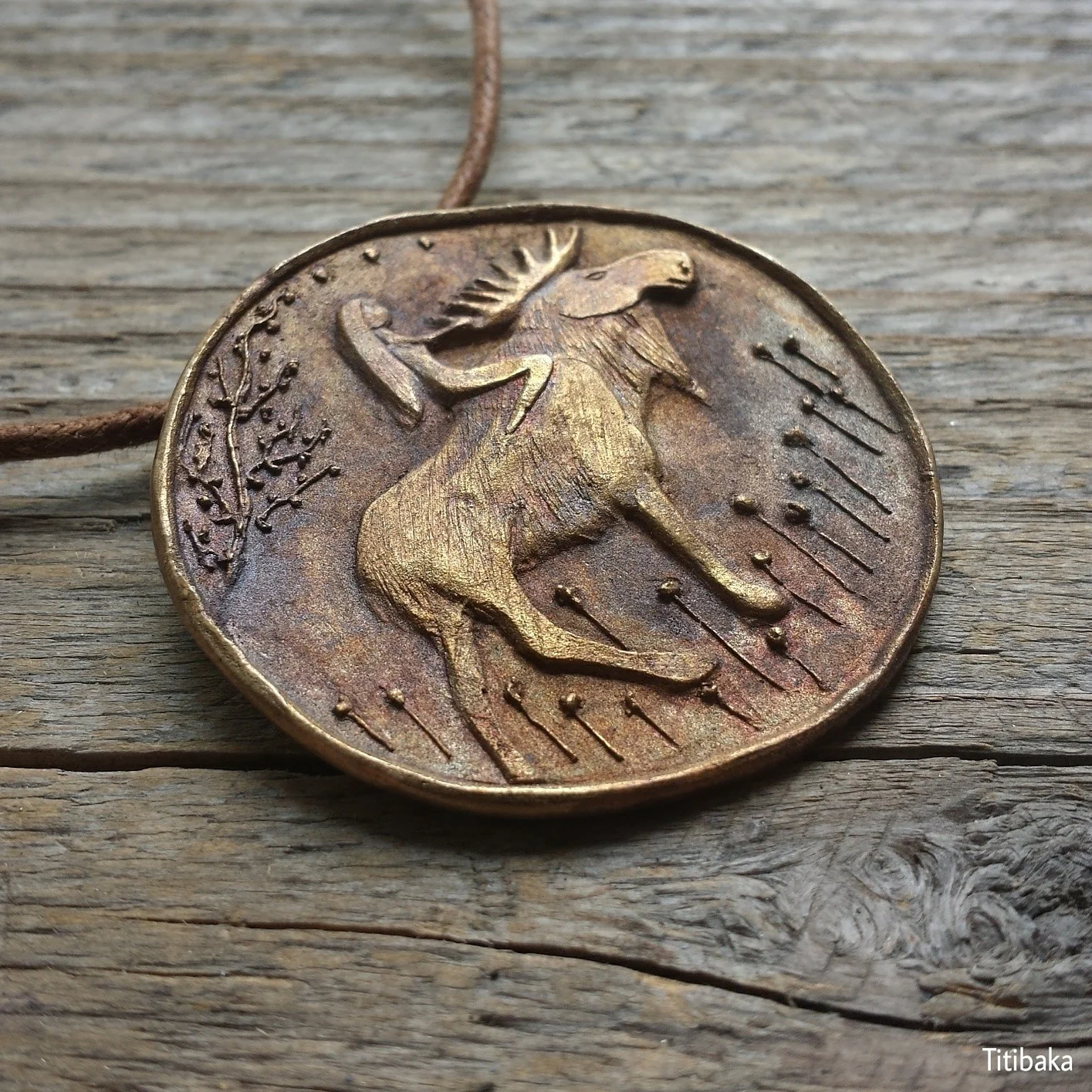 Titibakas hantverk med inspiration från Nordisk forntid på Midvinterglöds julmarknad