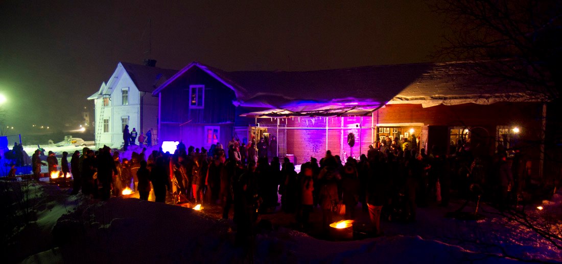 Midvinterglöd 2012! Första året vi körde glöden.. i vinterstorm på 25m/sek! Då höll vi i hatten!