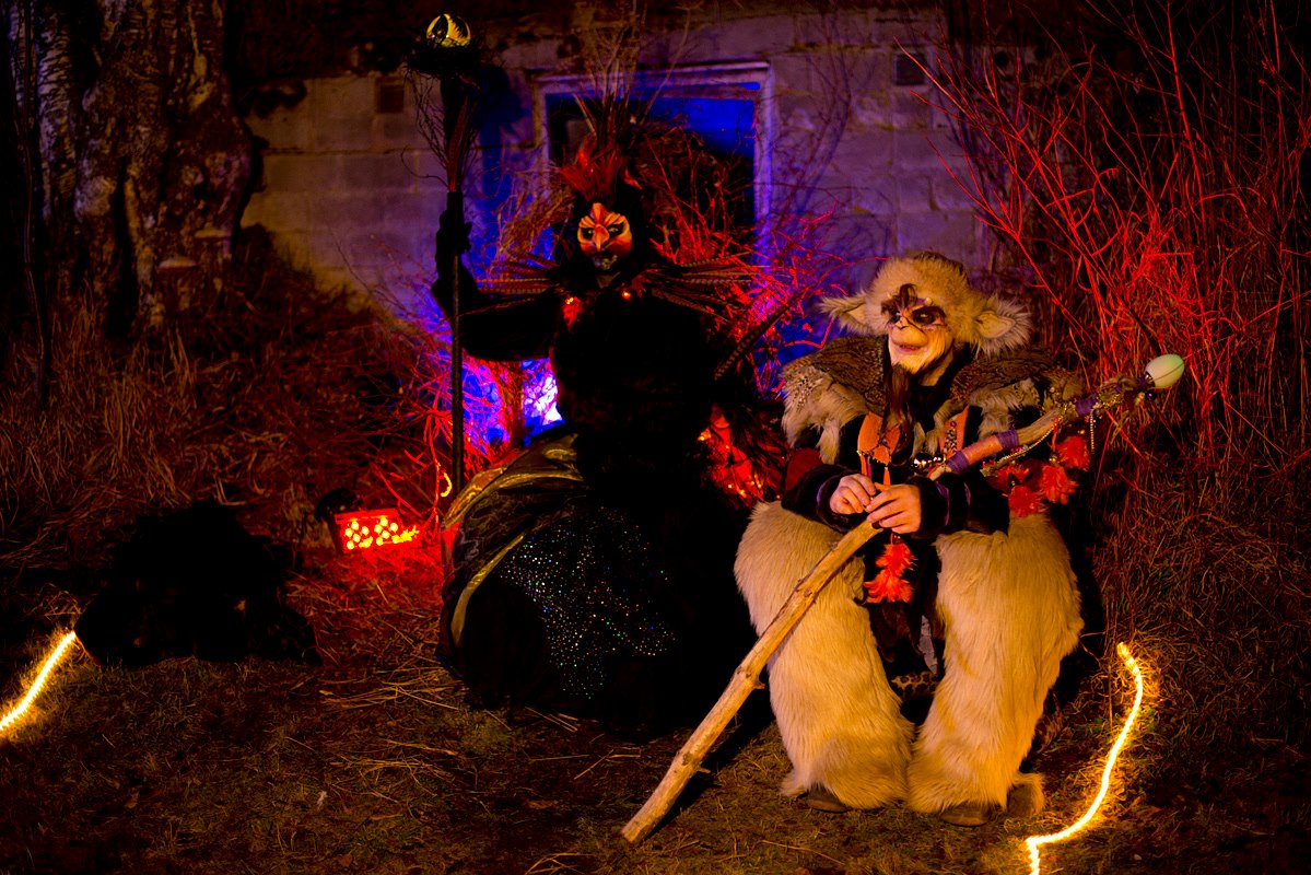 Glödväsen skapade av Petra Shara Stoor (eldfågel) och Linda "Flickan" Tolind (faun)