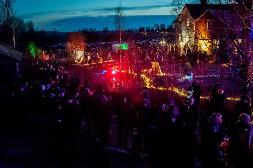 Midvinterglöd 2015, området är fullt av besökare.