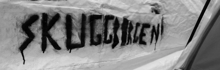 Föreningen Skuggborgen i Stockholm främjar olika former av alternativkultur och arrangerar resor med skuggbussen till olika kulturevenemang