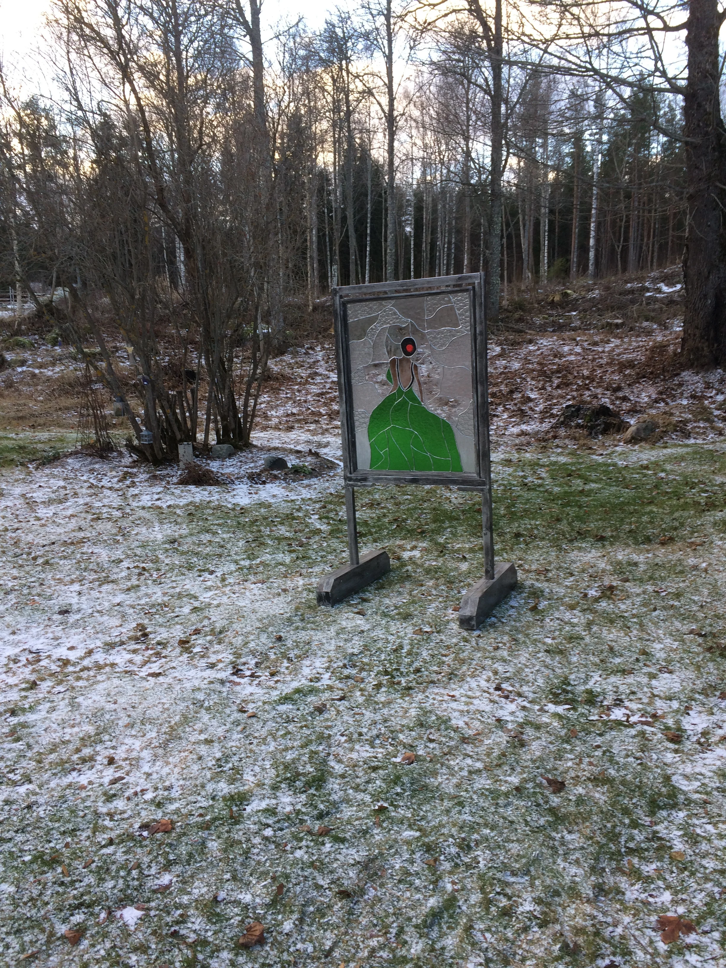 Matts Olof Nord ställer ut denna glaskonsttavla till försäljning på Midvinterglöd!