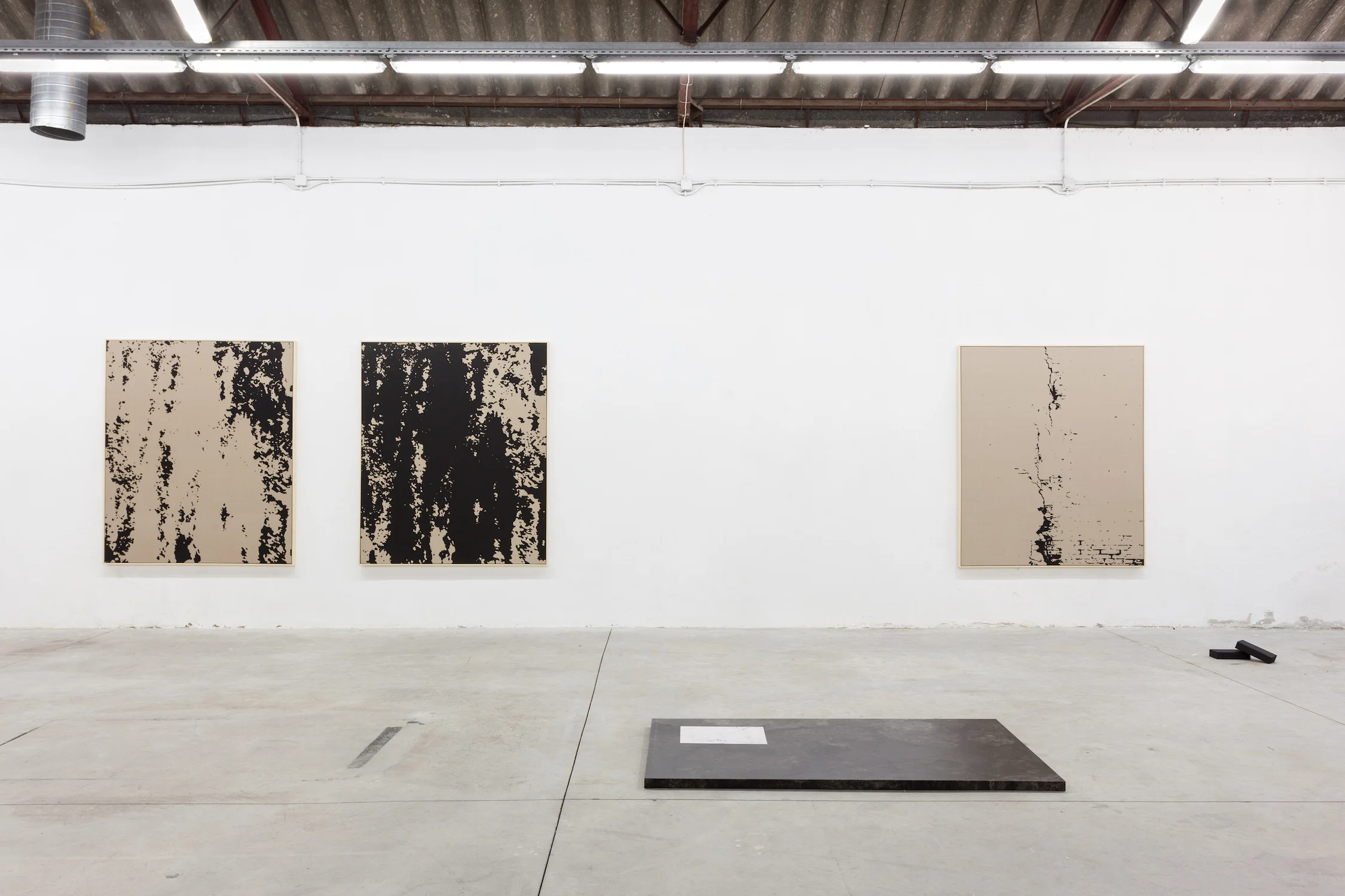 Installation view Pedro Matos, Less Than Objects , Underdogs Gallery, Lisbon, Portugal, 2016 Photo by Bruno Lopes.