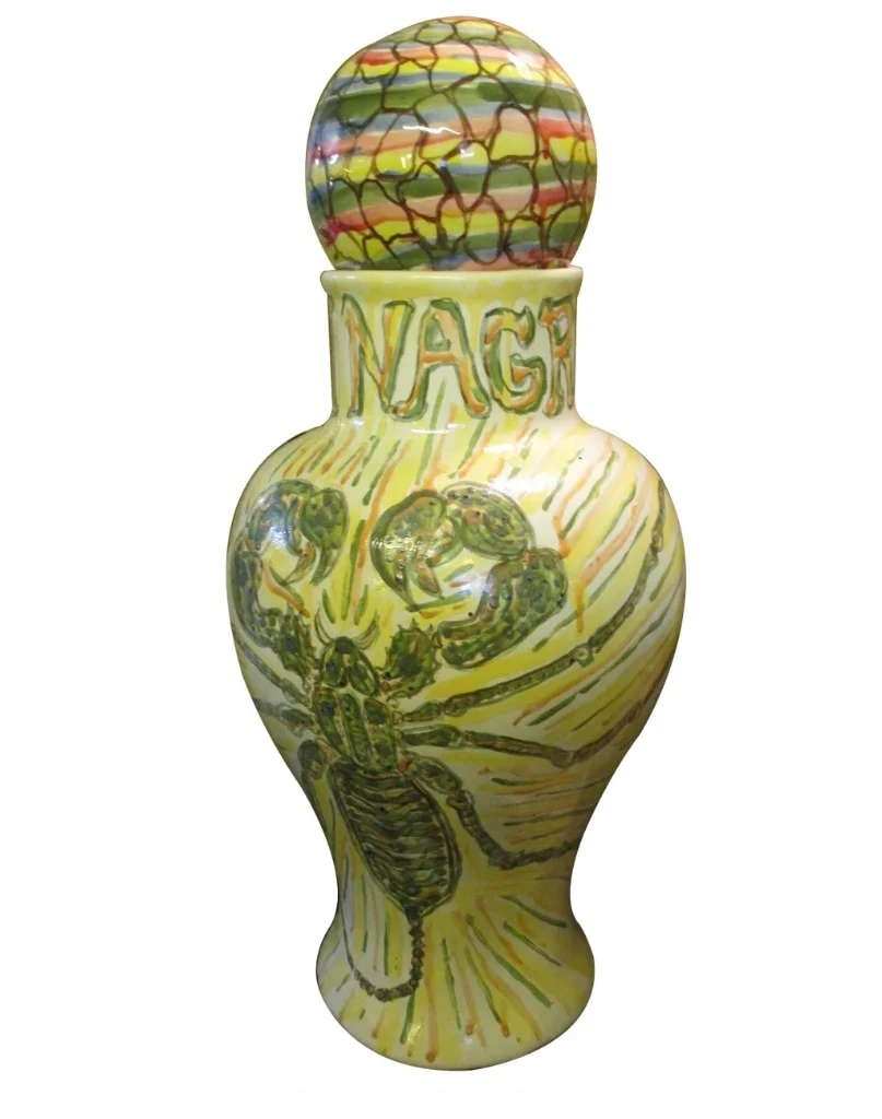 Tibor y esfera "Vinagrillo". Elaborados en cerámica y pintados a mano.