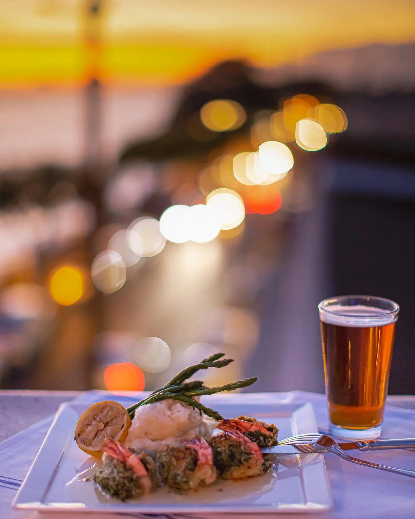 Order the Stuffed Prawns, it&rsquo;s that shrimple 😉.
📸: @stokedshutters 
#StuffedPrawns #MauiSunsets #MauiEats #LahainaSunset