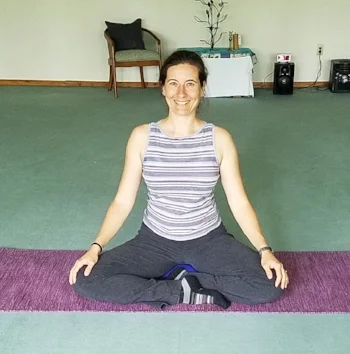 Nina-yogi-3crop.jpg
