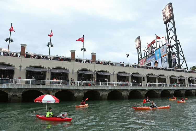 HOT_DOG_KAYAK_04.jpg