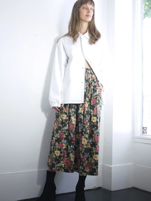 V_black_floral_skirt_02.jpg
