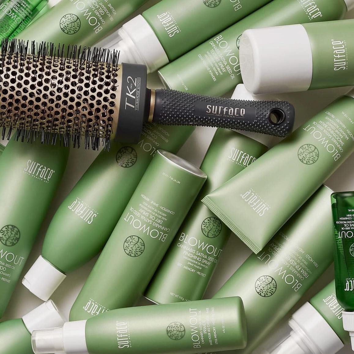 You can never go wrong with products that have heat protection! 💚

Only 1 week left of our blowout line sale! 
All regular sized blowout products 15% off
The new high gloss rinse 20% off