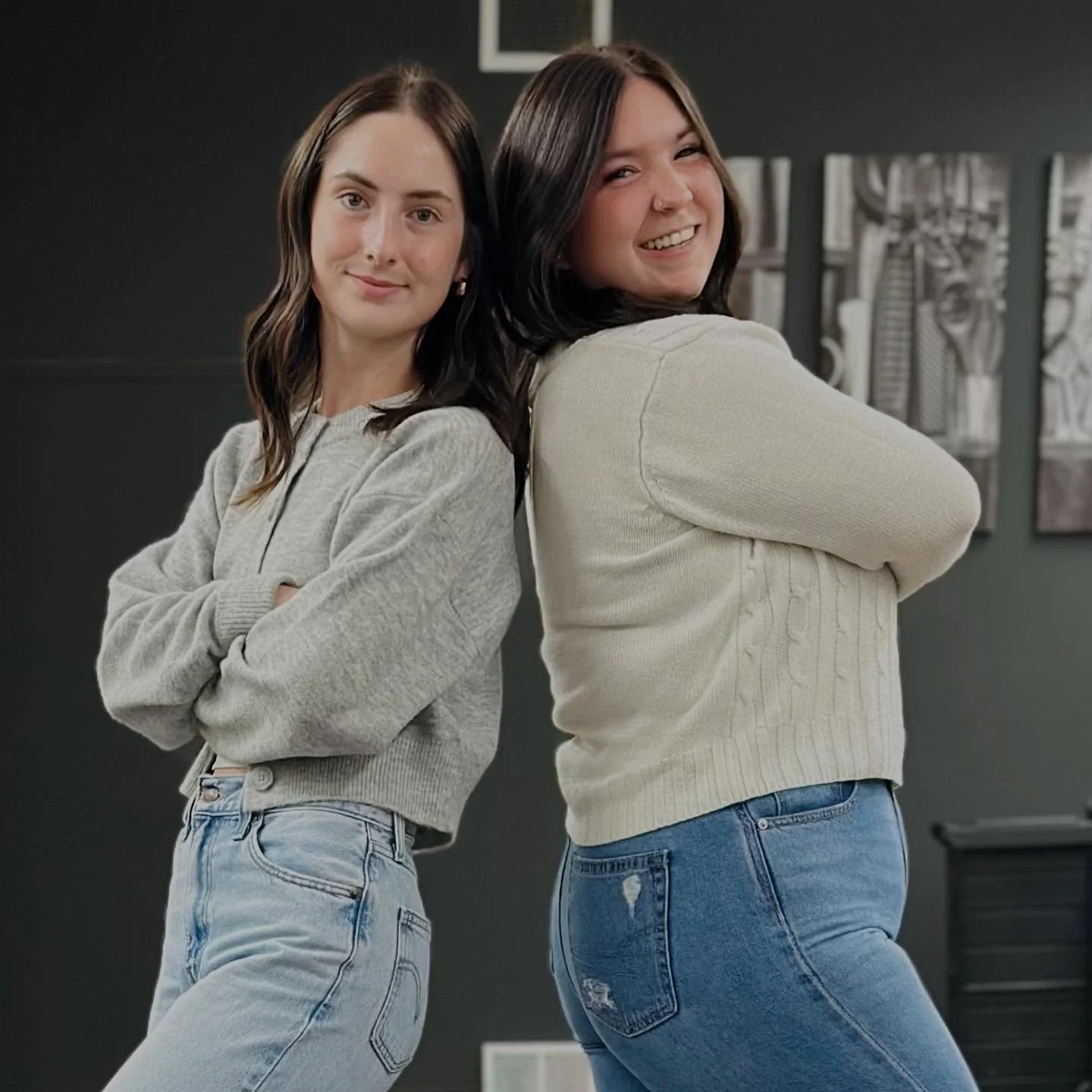 Help us welcome Akeisha and Jesse! 🎉
Our newest stylists to the team. They are completing our Advanced Surface Hair training and will be accepting new guests in November!👌⭐️⭐️⭐️⭐️⭐️