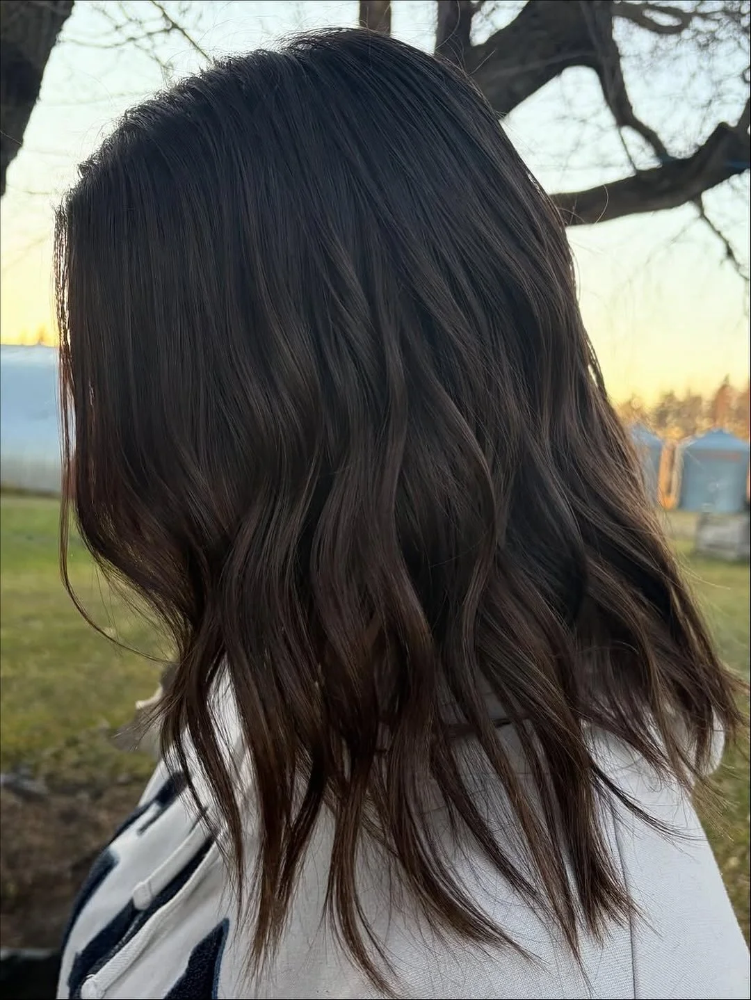 @akeishak.hair 🤩 created this gorgeous brunette! swipe &rarr; for the before 📸 
Ready for a fresh color? Akeisha is now accepting new guests ⭐️