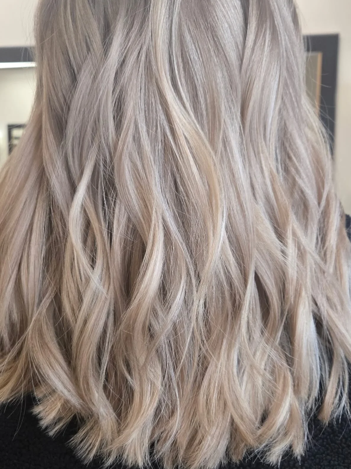 One more day until spring🌼! Ready for sun-kissed locks?! 👱&zwj;♀️ Buttery Blonde by Alyx 🧈🥰.