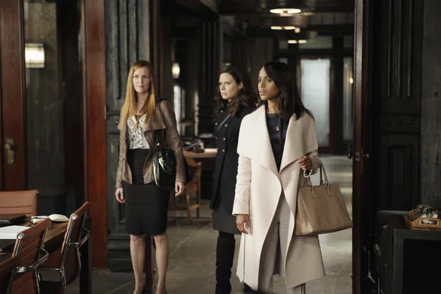 abc.go.com Episode: Season 2, Episode 21, “Any Questions?” Designer: Ferragamo Why it was chosen: “It was still a joyful time for Olivia, when she and Fitz were talking on the phone regularly.” Fun Fact: Washington hated the coat at first, because it’s actually pink, which Washington thought “was too girly.” But — surprise — the coat turned white when the camera lights were shone on the material.