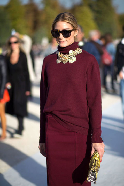 There is just something about structural, gilded extras—whether a bag or jewelry or both—that make you look like you stepped out of the pages of a magazine.