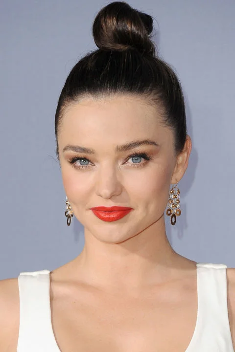 Who: Miranda Kerr What: A Sky High Knot How-To: Consider Kerr's beauty look at last night's InStyle Awards the answer the next time you're feeling exhausted/dull-skinned/in need of a mini facelift: The high, silky-smooth bun draws attention upwards, making your face look thinner, while red lipstick and gold shadow brighten and wake up your complexion. Editor's Pick: Tatcha Kyoto Red Silk Lipstick, $55, tatcha.com . GETTY