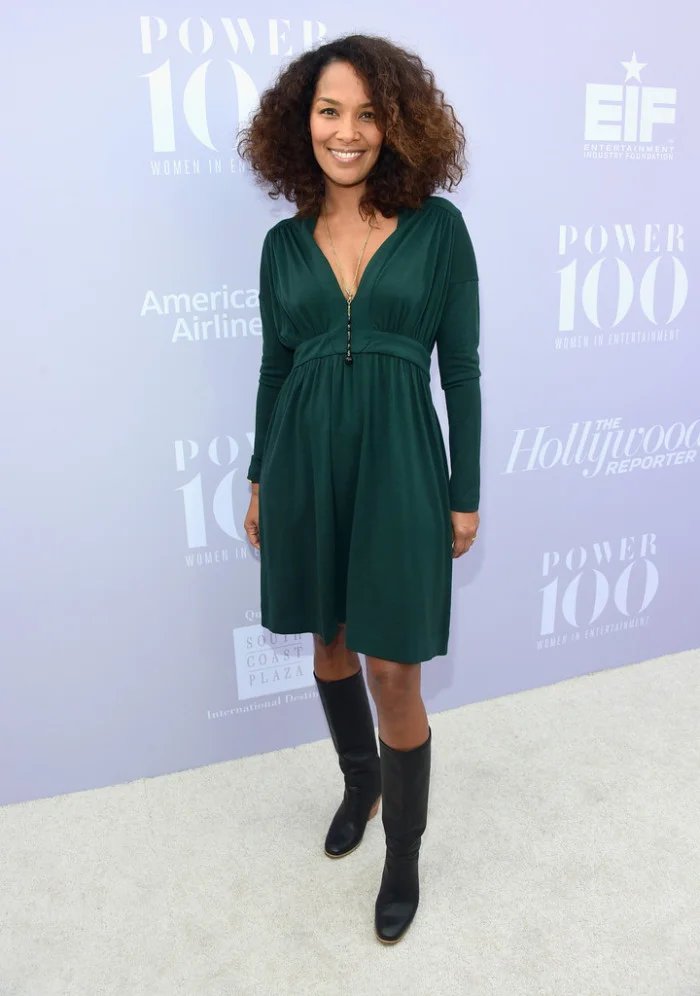 Mara Brock Akil let her natural beauty shine through in a green long-sleeve dress and knee-high boots.