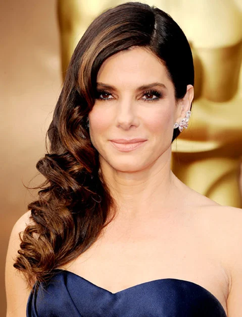 But these earrings don’t all have to be clipped up high. Sandra Bullock opted for a low version.