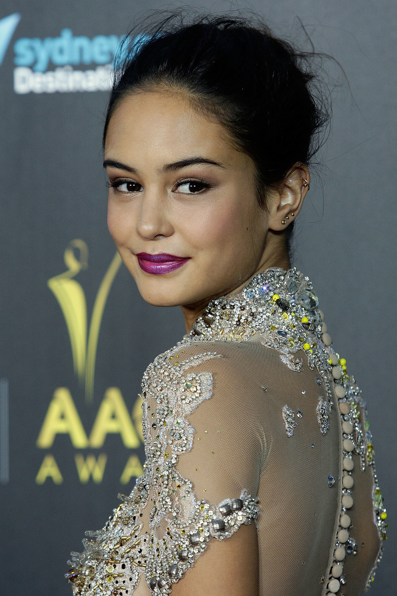 Courtney-Eaton-shows-us-exactly-how-amazing-new-season-lipcolour.jpg