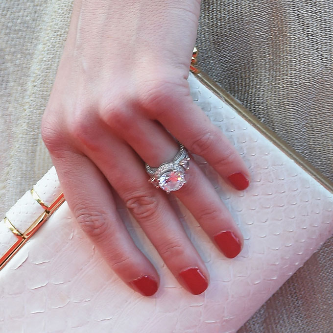 Amber Heard's Engagement Ring Johnny Depp did well when he picked out wife Amber Heard's round-cut diamond engagement ring . In fact, he liked it so much that he sported the stunner on the red carpet when he announced their engagement ! Photo: Getty Images