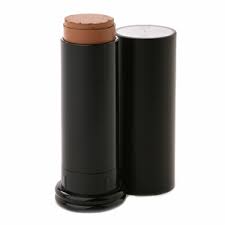 Makeup Forever HD – Specially created for HD filming and photography. Its oil-free, medium-to-full coverage which covers skin imperfections, while remaining invisible on-screen and in real life. It is available in a wide range of shades to suit all skin tones.