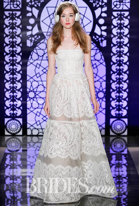 Embroidered strapless tulle wedding dress, Reem Acra Photo: Luca Tombolini and Alberto Maddaloni / Indigitalimages.com