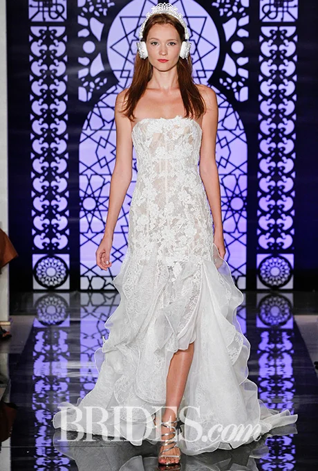 Lace embroidered corset wedding dress with organza and lace cascading drop skirt, Reem Acra Photo: Luca Tombolini and Alberto Maddaloni / Indigitalimages.com