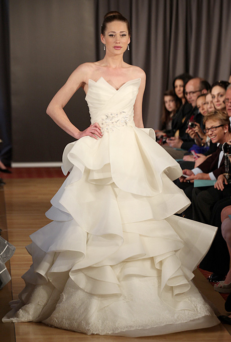 Ines di Santo Gown by Ines di Santo Browse more Ines di Santo wedding dresses. Photo: Thomas Iannacone